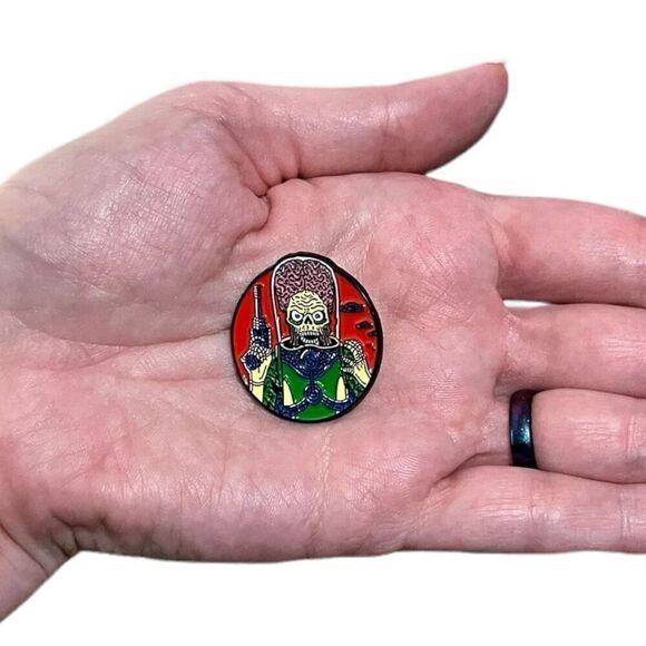 New Martian from Tim Burton’s Mars Attacks Enamel Pin Aliens Comedy Sci Fi Movie - Picture 2 of 5